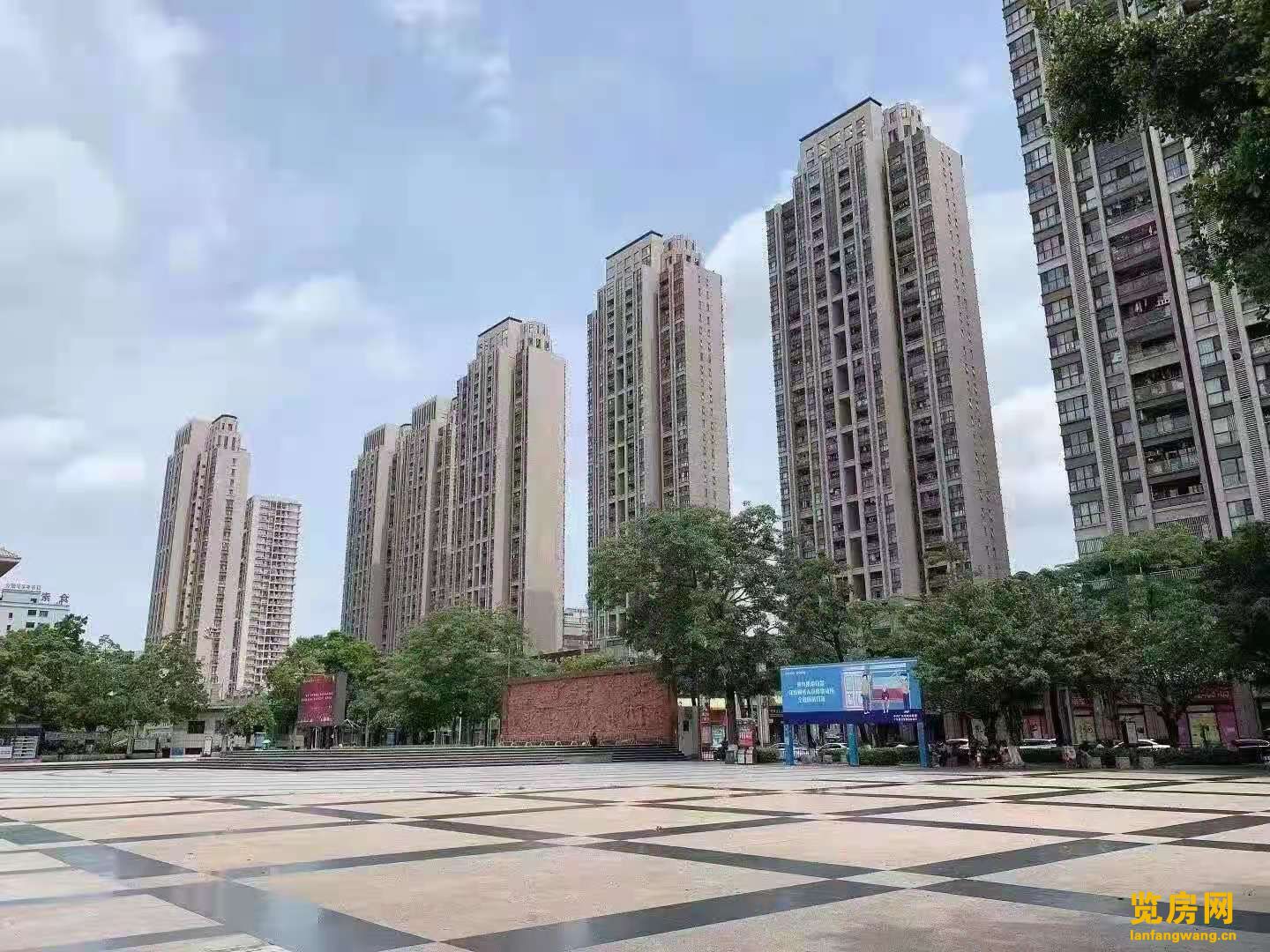 深圳0距离 长安万达旁【鼎峰一号】 地铁口 学区房 自带停车场！